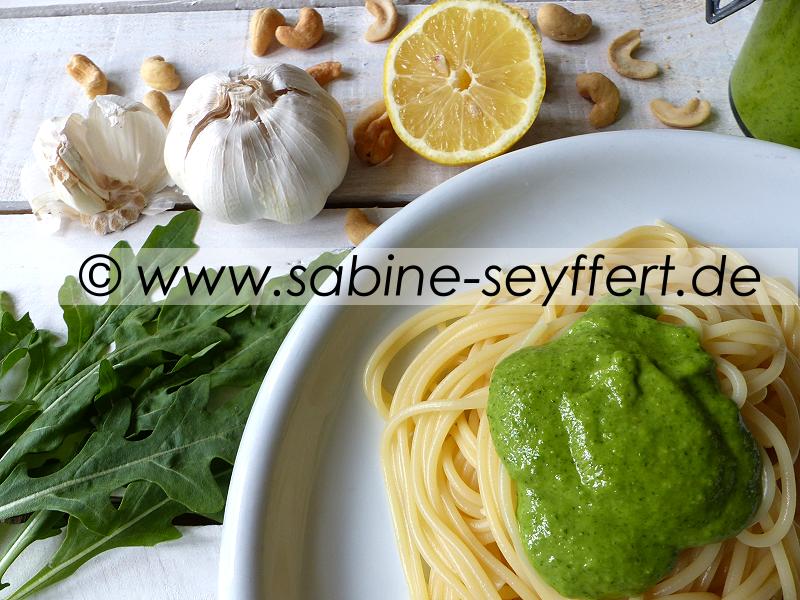 Vegan Kochen für Familien: Blitzschnelles Rucola Pesto mit Cashewkernen ...