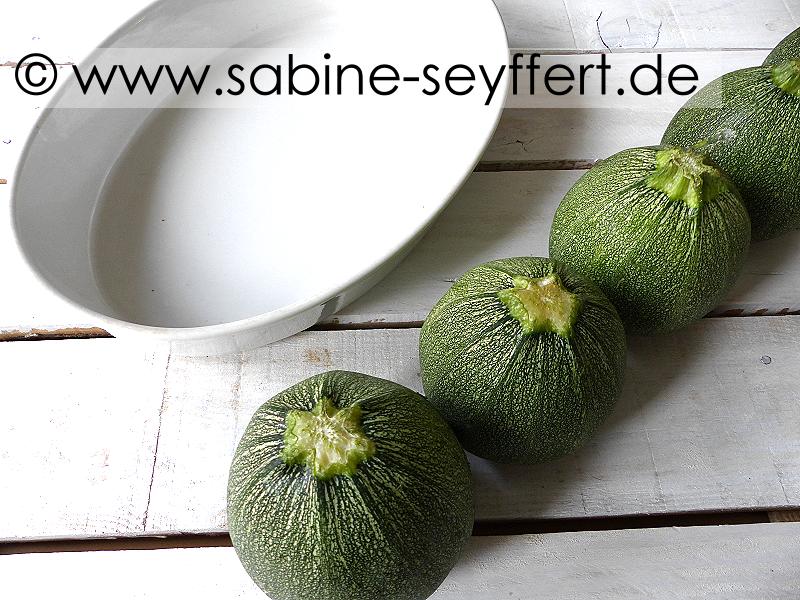 Vegetarisch Kochen: Rezept für gefüllte Zucchini mit Tofu, Reis ...