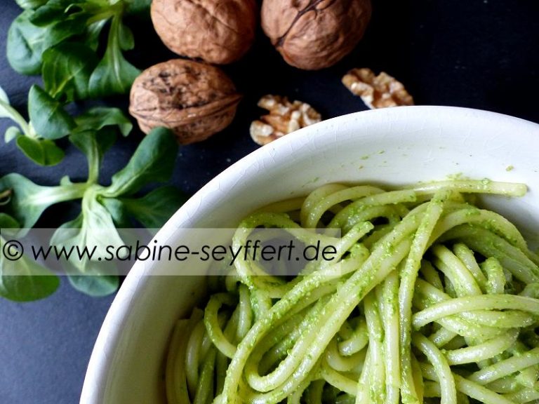 Schnelle Mittagsküche für die Familie: Grünes Pesto mit Walnüssen ...