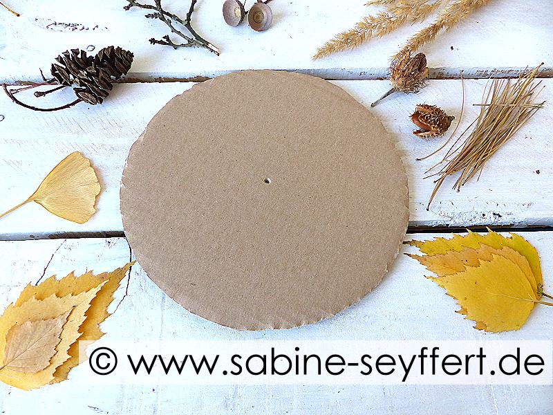 Diy Basteln Mit Naturmaterial Lowe Aus Herbstlaub Mit Bastelanleitung Blog Sabine Seyffert