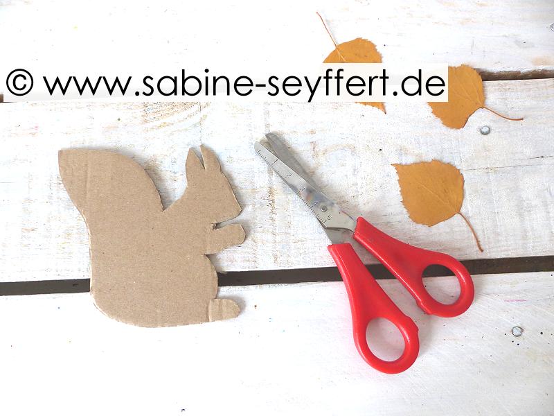 Bastelidee für Kinder: Upcycling Eichhörnchen aus Tannenzapfen & Pappe ...