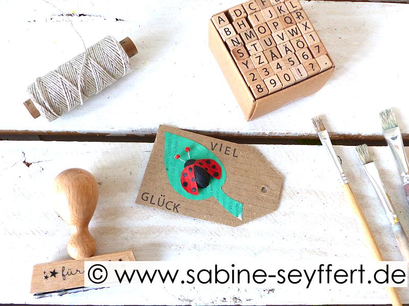 DIY Bastelidee & Geschenkidee: Geschenkanhnger Upcycling mit Pappe und  Pistazienschalen  DIY Blog Sabine Seyffert