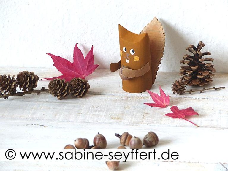 Herbst Basteln mit Kindern: Klorollen Eichhörnchen mit Eichel – DIY ...
